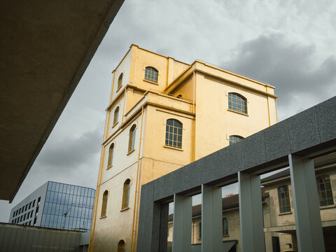 Historic Building and Modern Architecture Contrast in Urban Cityscape