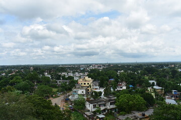 Obraz premium An aerial view of Agartala city under a cloudy sky. 