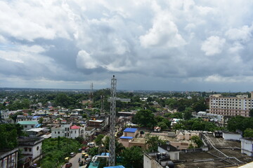 Obraz premium An aerial view of Agartala city under a cloudy sky. 