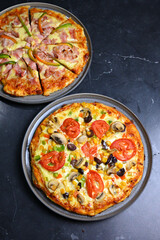Sabrosa Pizza, Pepperoni, Mozzarella, queso derretido, tomate, aceitunas, champiñones
