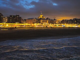 Obraz premium Night view of Den Hague Beach and sea in the Netherlands.