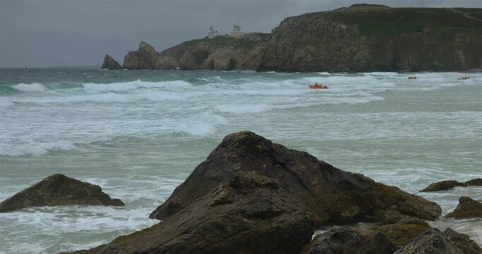 Entrainement des bateaux de sauvetage en mer en Bretagne