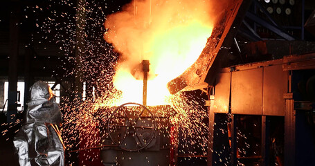 The molten metal is poured into the mold. Melting furnace for cast iron and steel and liquid metal.	
