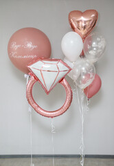 helium balloon composition for the bride's party, a large balloon with the inscription "Bye bye Kolomoets", a wedding ring and a bouquet of pink balloons