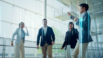 ダンスする多国籍ビジネスパーソンのグループと上昇のコンセプト