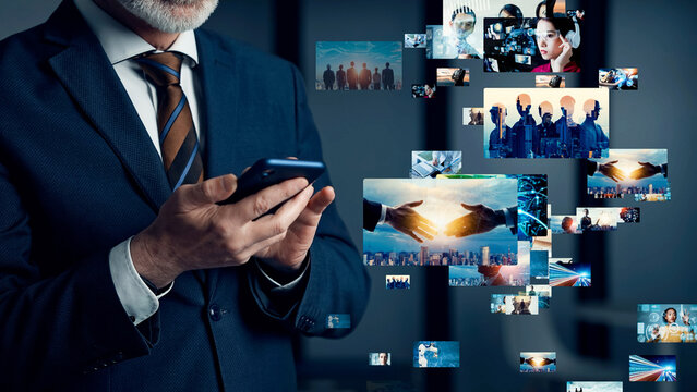 スマホで映像を見る男性のコンセプトビジュアル