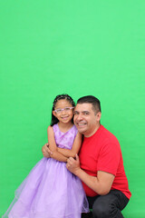 Divorced single dad dances with his 5-year-old Latina daughter dressed as a princess to celebrate Father's Day © Arlette