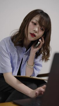 仕事をしている女性