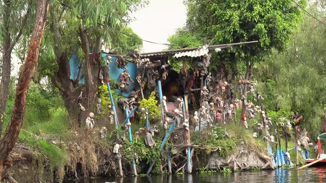 Explore the eerie Island of the Dolls in Xochimilco, Mexico