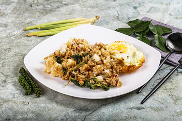 Rice with minced meat and basil