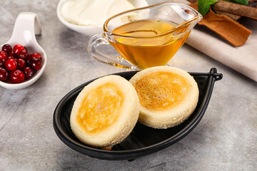 Roasted cheesecakes - Syrniki with honey