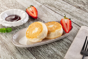 Cottage cheese pancakes - Syrniki for breakfast