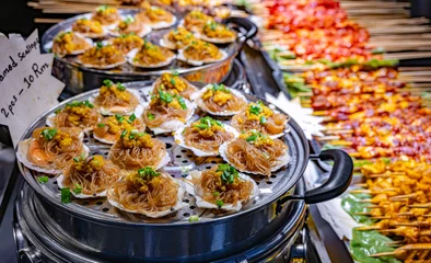Wandcirkels Kuala Lumpur Street food sold at Jalan Alor market, Kuala Lumpur, Malaysia  © monticellllo