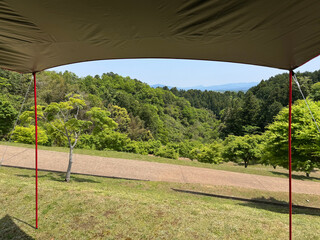 タープから見る山の風景