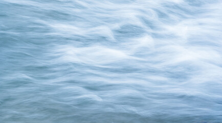 川の水流のスローシャッター撮影02