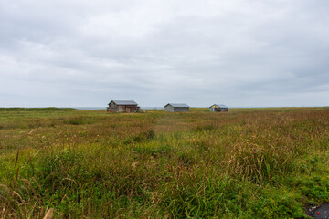 まるで三匹の子ブタの家風の番屋、別海町走古丹、風蓮湖へ向かう道道475号線、「ハマナスロード」沿いにある3軒の番屋