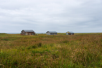 まるで三匹の子ブタの家風の番屋、別海町走古丹、風蓮湖へ向かう道道475号線、「ハマナスロード」沿いにある3軒の番屋