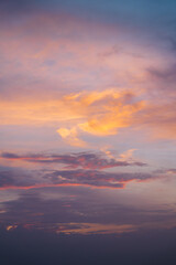 Atardecer mágico en una playa de Tailandia