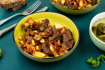Azu in Tatar from beef, meat ragout.