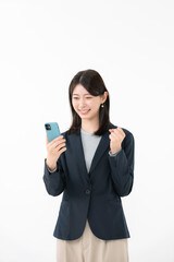 Fototapeta premium 女性 スマートフォン スマホ
