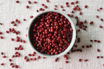 그릇에 담긴 붉은 팥