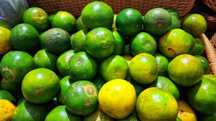 Fresh green and yellow citrus fruits, perfect for healthy juices & cooking. Find organic, ripe oranges & limes. #citrus #freshfruit #organicproduce #healthylifestyle #juicing