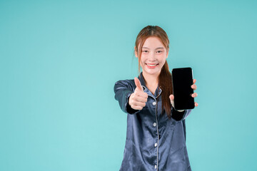 Naklejka premium .Self Phone Sleep Woman Using Smart Phone Online Relaxation with Eye Cup and Pillow, A Young Woman Holding Smartphone in Bed, Smiling with Tired Eyes, Embracing a Peaceful Digital Morning.