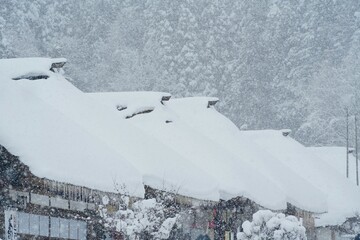 雪の大内宿