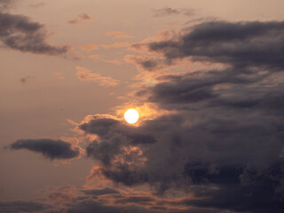 Sonnenuntergang und Wolken 