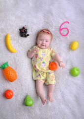 bebe completa 6 meses  fotos com frutas 