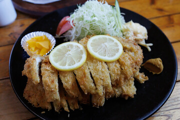 大きなカツ定食