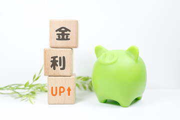 金利上昇のイメージ　豚の貯金箱