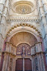 Obraz premium Facade detail of the Cathedral of Santa Maria of Palma, Mallorca, Spain