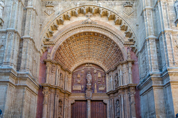 Obraz premium Facade detail of the Cathedral of Santa Maria of Palma, Mallorca, Spain