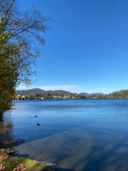 Obraz premium view of the coast of the lake