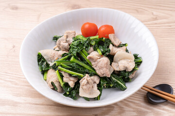 カーボロネロと豚肉のオリーブオイル炒め