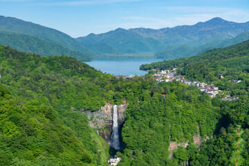明智平から撮影した中禅寺湖と華厳の滝