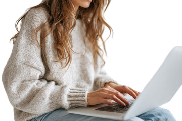 Naklejka premium A woman is sitting on a chair and typing on a laptop