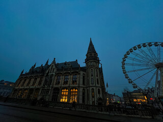 Obraz premium Stunning night photography of Ghent's historic city center under a blue sky