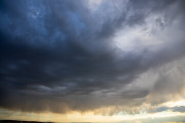 Obraz premium Menacing storm clouds in Wyoming in the evening