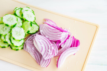 塩を振ったカット野菜