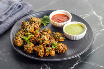 Palak ke pakore are crispy, deep-fried spinach fritters made with besan, spices, and fresh spinach leaves, served hot with chutney or tea.
