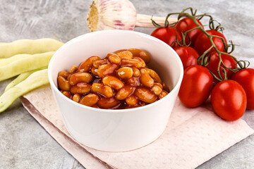 White baked bean in tomato sauce