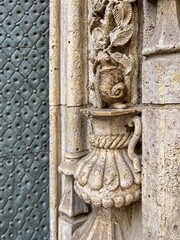 Details on the wall