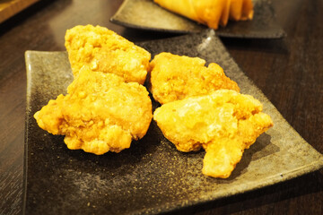 中華飯店の揚げたて唐揚げ