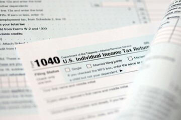 Obraz premium 1040 US individual income tax return form blank close up. Few pages of united states tax blank