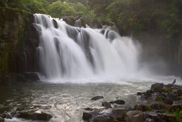 Fototapeta premium 宮崎県都城市、関之尾滝