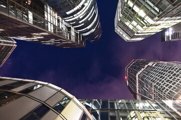 Hochhaeuser in Frankfurt, abends