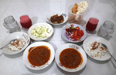the food menu includes white rice ,goat meat with sliced ​​cabbage and tomatoes