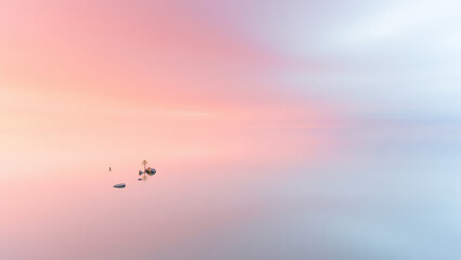 Fototapeta premium Serene island oasis tranquility reflecting in calm waters under a soft pastel sky